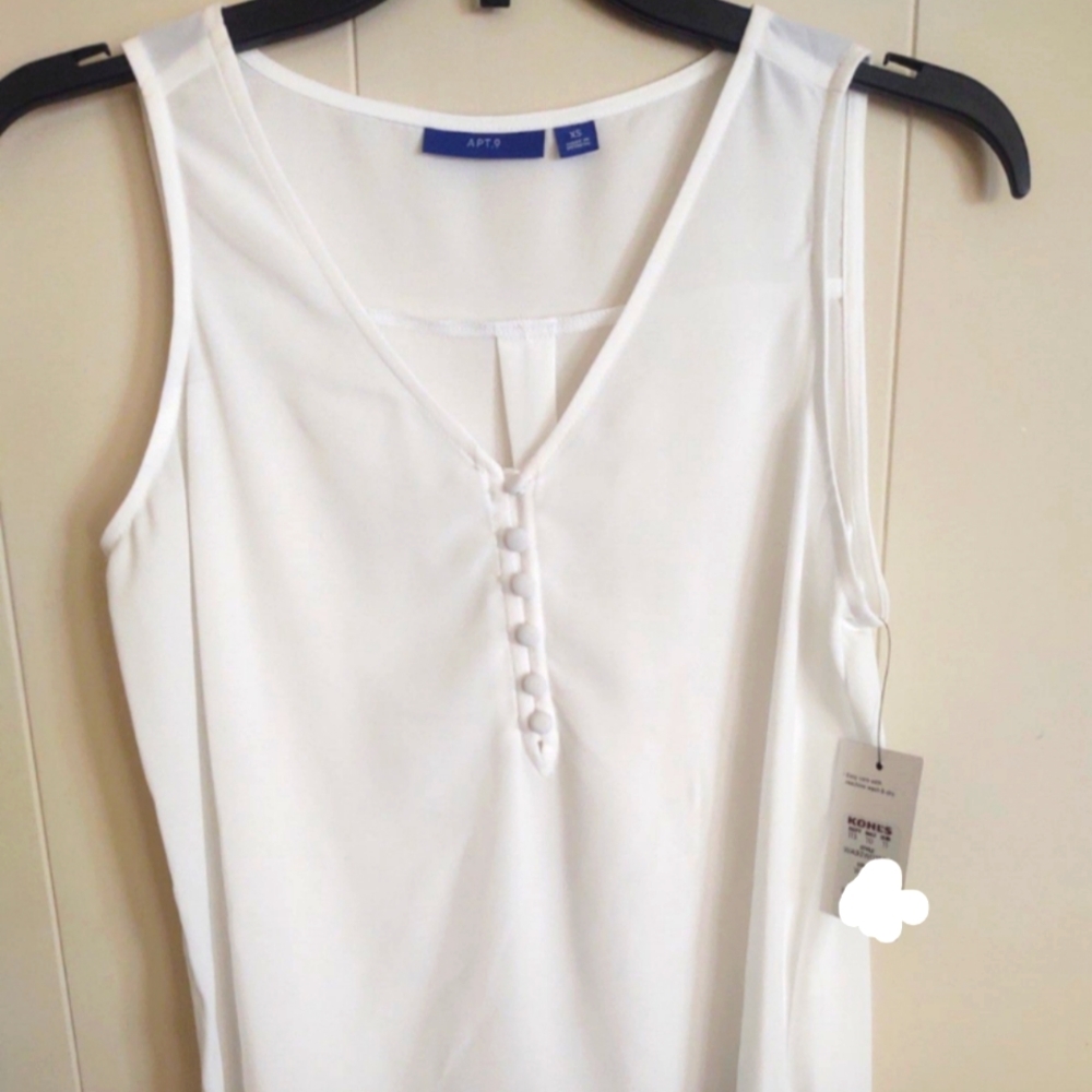 Apt 9 White sleeveless blouse